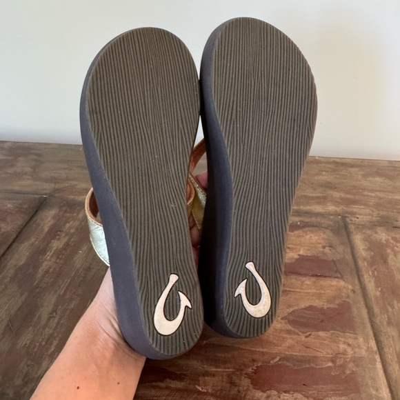 Olukai Hali’a brown gold leather wedge flip flop thong sandals women’s‎ 9 - Picture 7 of 9